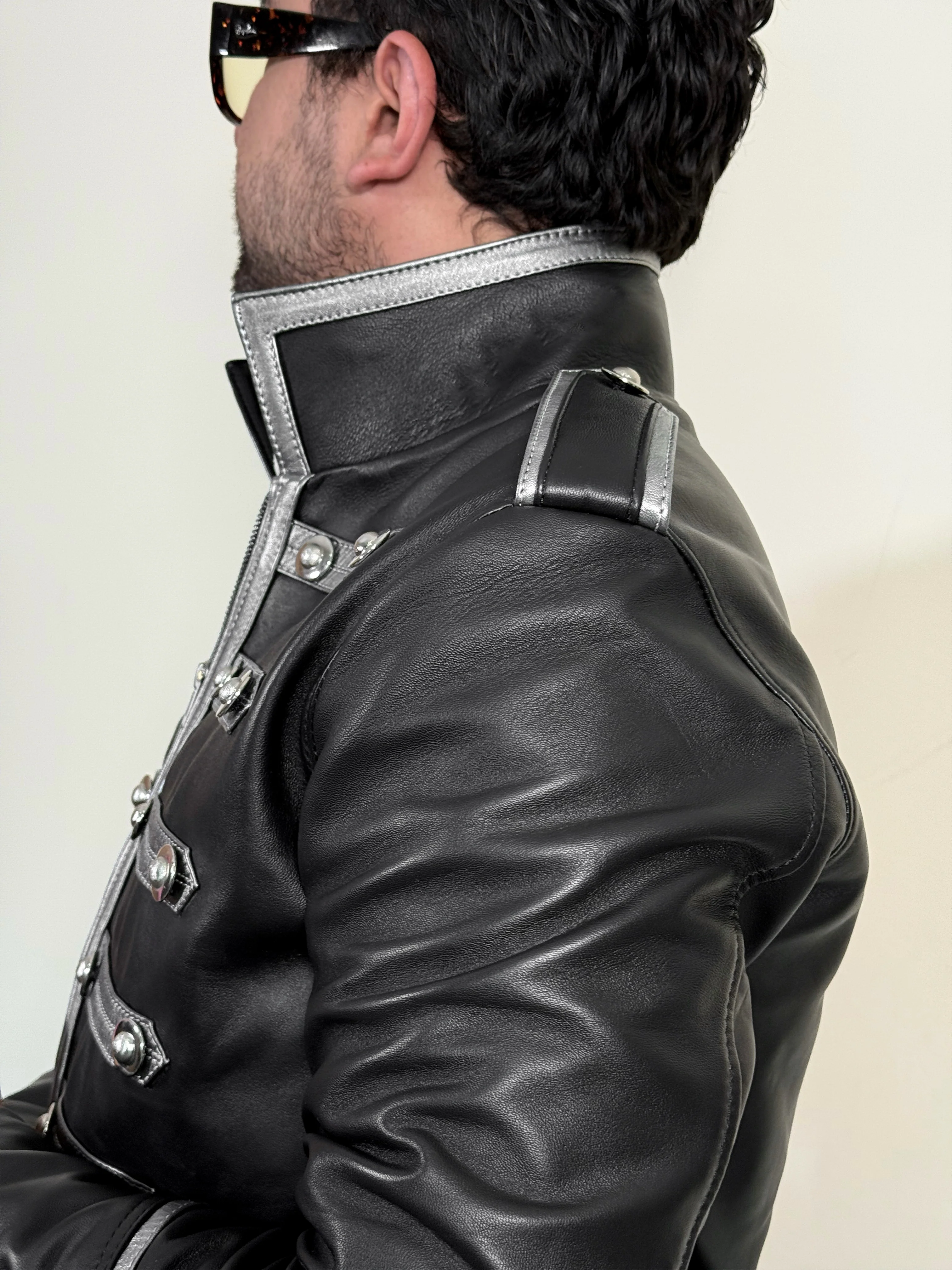 Black parade - Image 10