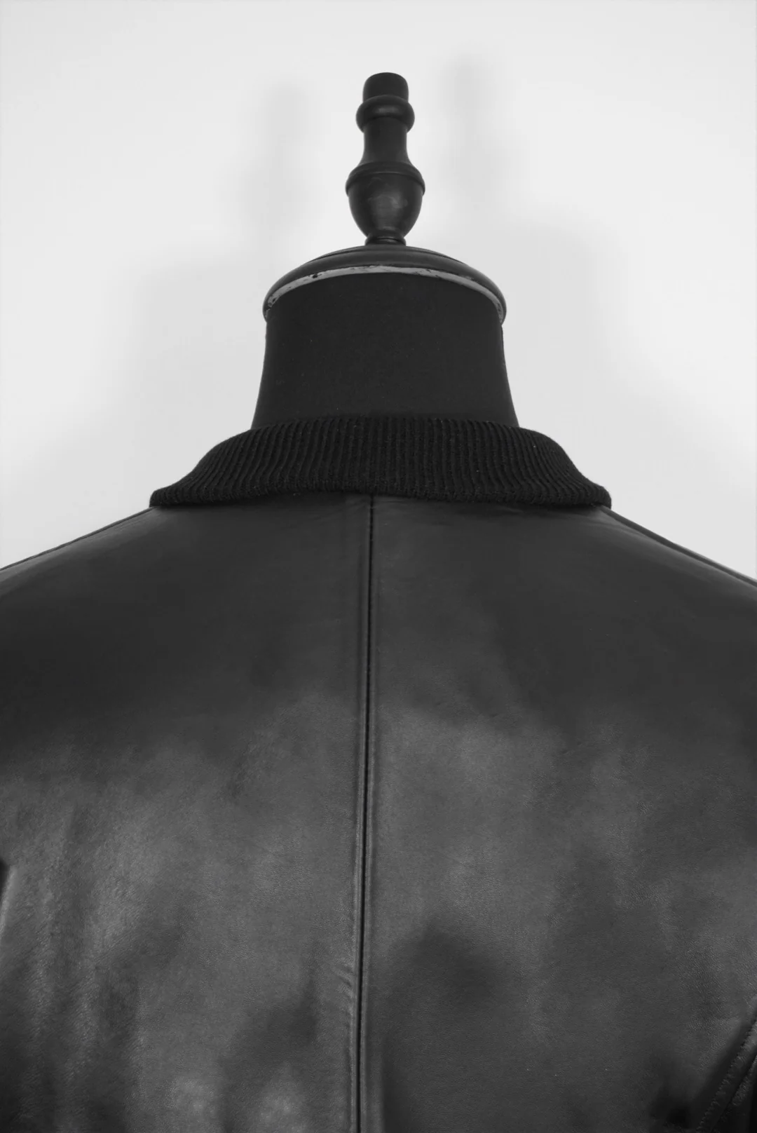 Bomber negro gamuza y napa - Image 6
