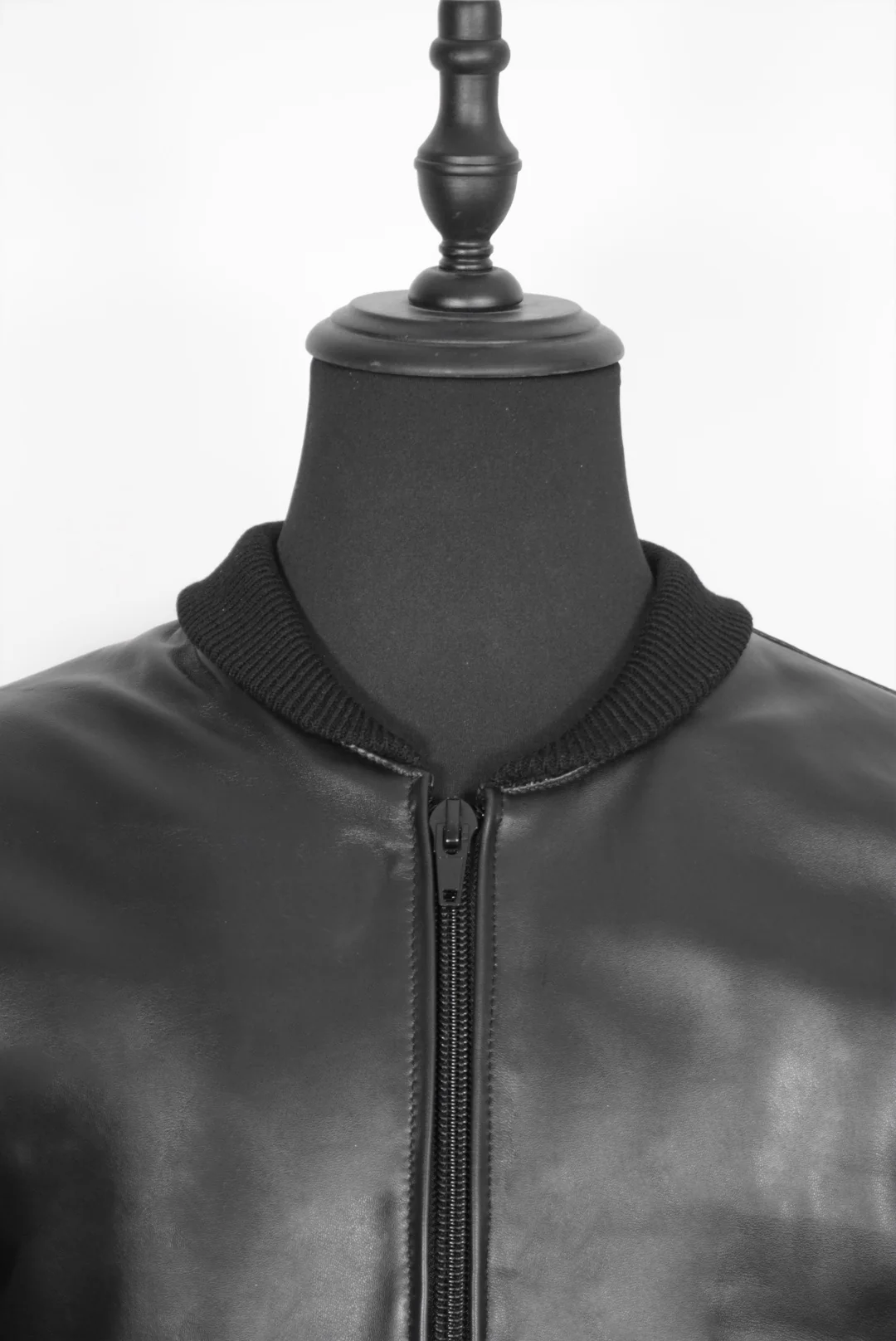Bomber negro gamuza y napa - Image 7